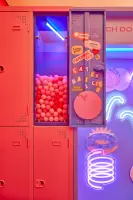 볼풀 락커가 있는 캐치볼클럽 포토존 인테리어